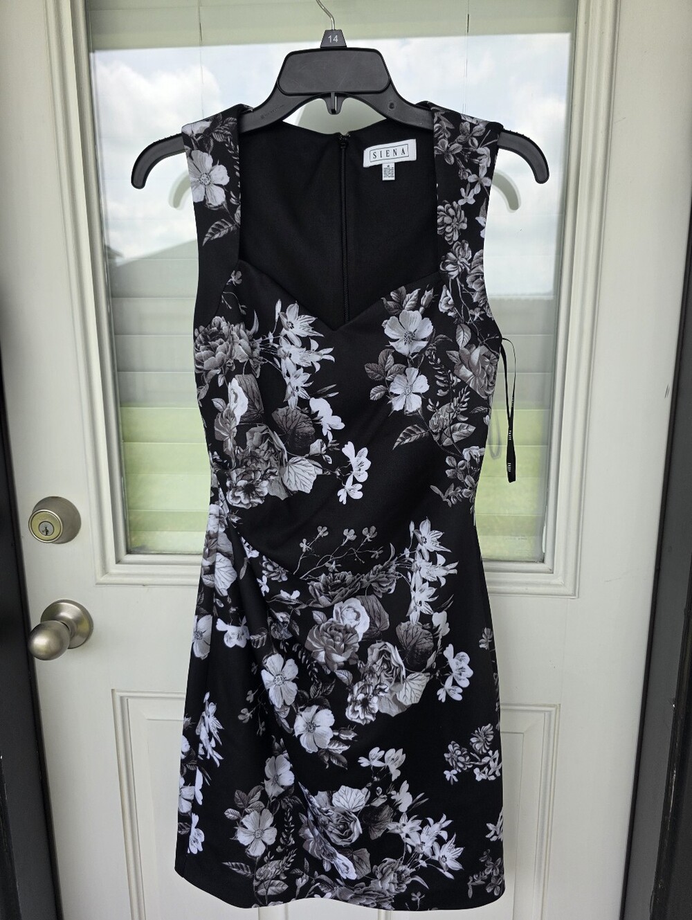 Siena Black White Floral Sheath Dress Size 8 Sleeveless V Neck Elegant NWT Party - Picture 3 of 10